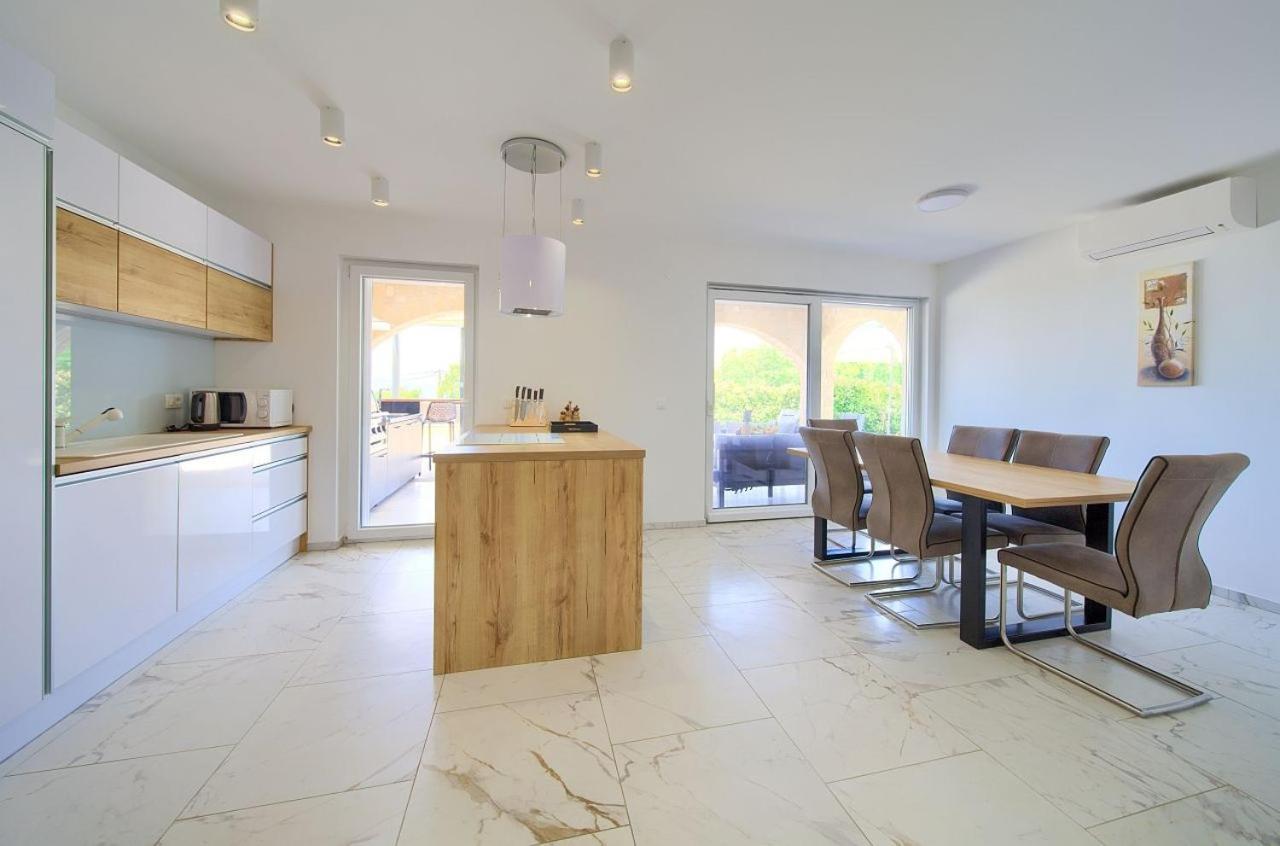 Holiday House Sea & Sun Residence Rasopasno 외부 사진